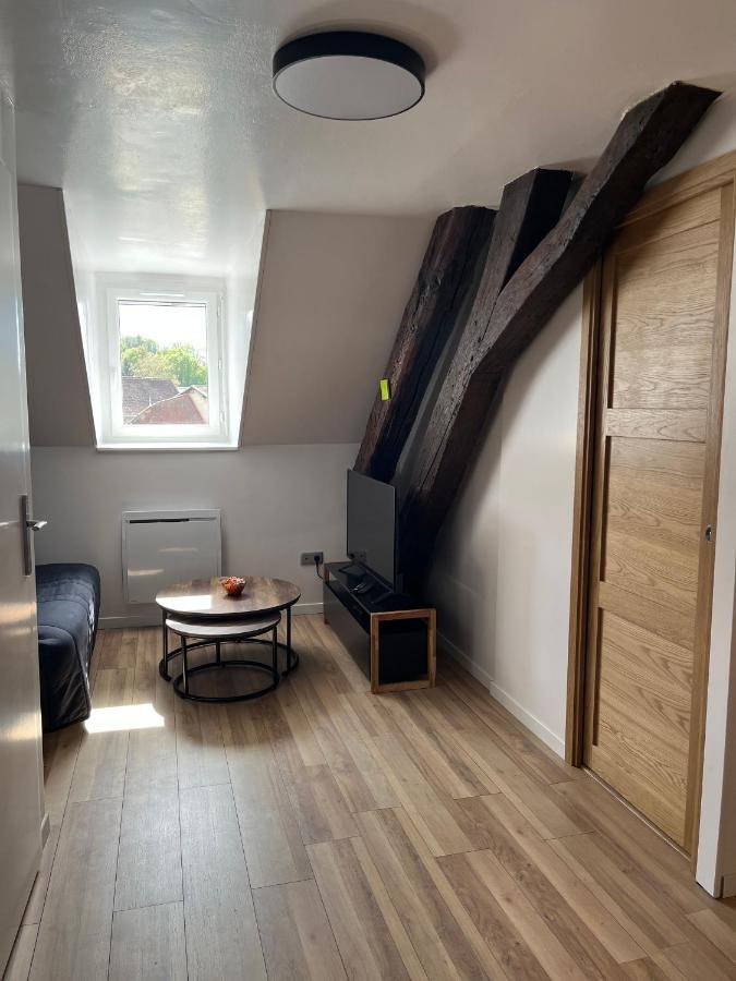 Appartement De La Fontaine A La Tour Du Pin Hyper Centre Parking Prive Extérieur photo