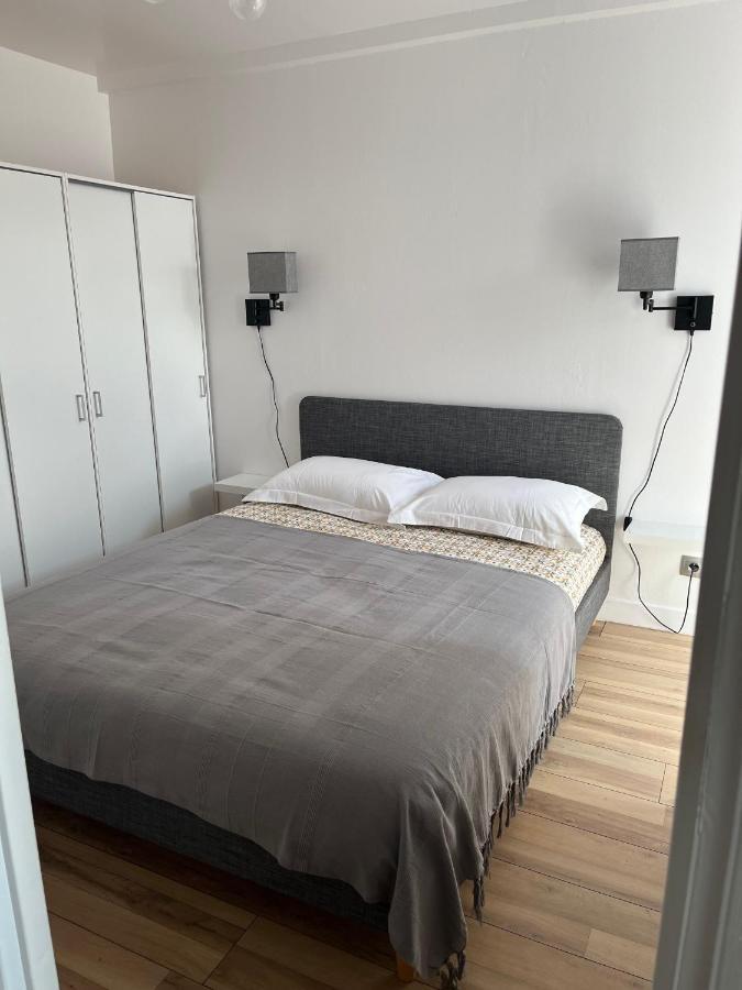 Appartement De La Fontaine A La Tour Du Pin Hyper Centre Parking Prive Extérieur photo