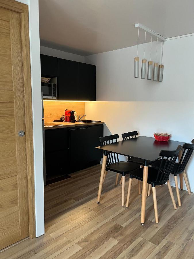 Appartement De La Fontaine A La Tour Du Pin Hyper Centre Parking Prive Extérieur photo